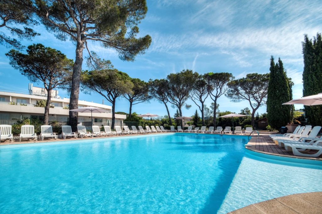 Piscine du Comfort Aparthotel Fréjus La Tour de Mare.