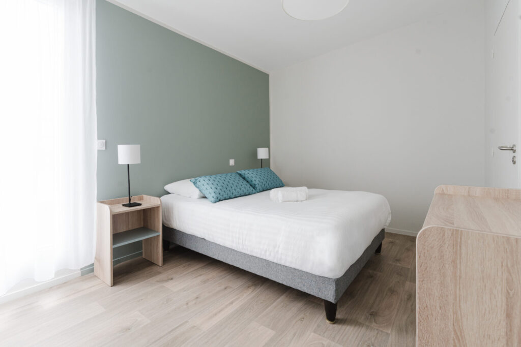 Chambre spacieuse avec lit double