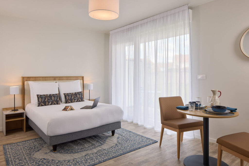 Chambre d'un studio du Zenitude appart hotel résidence Cholet