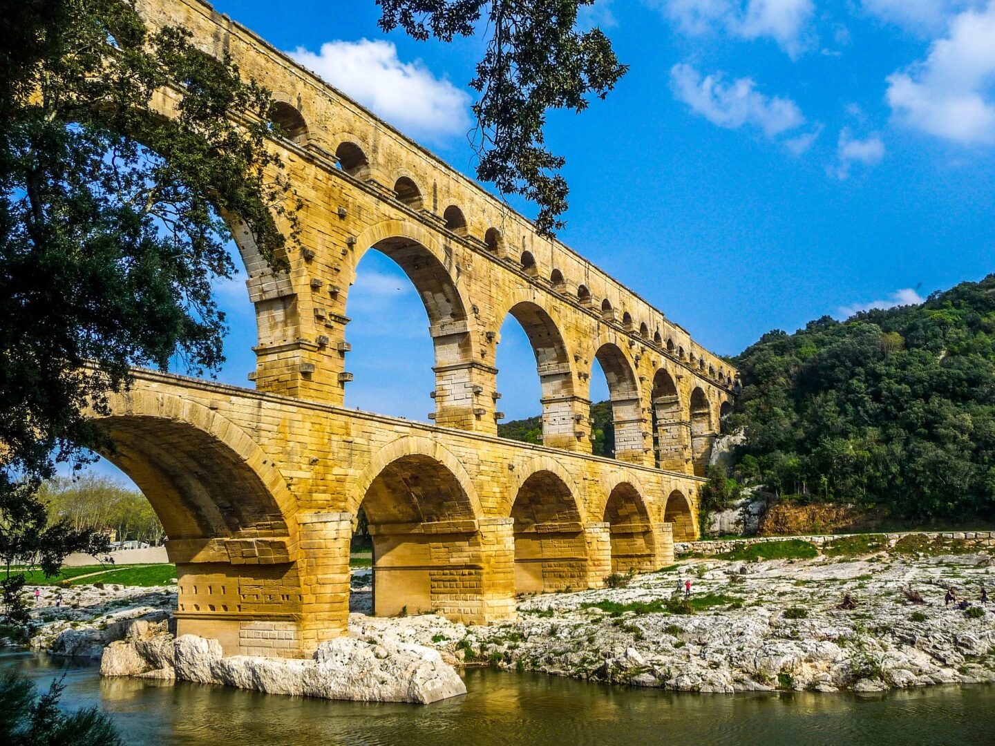 nimes