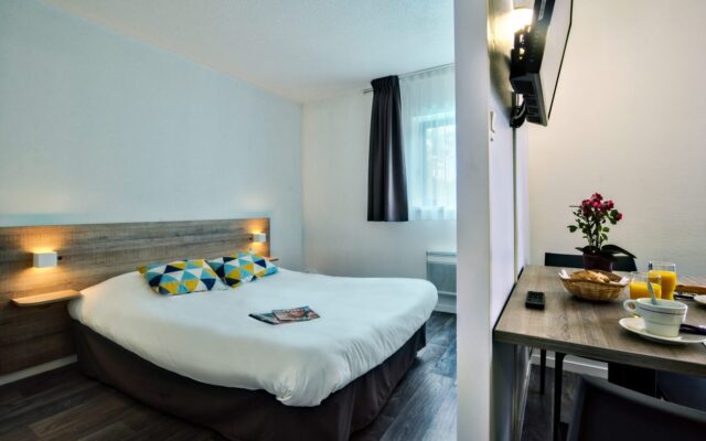 Espace nuit avec petit-déjeuner en chambre à Zenitude Hôtel-Résidences Bordeaux - Aéroport