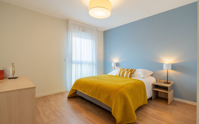 Chambre double lumineuse à la résidence de Périgueux