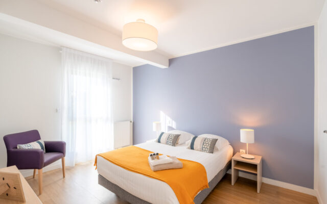 Chambre avec lit double