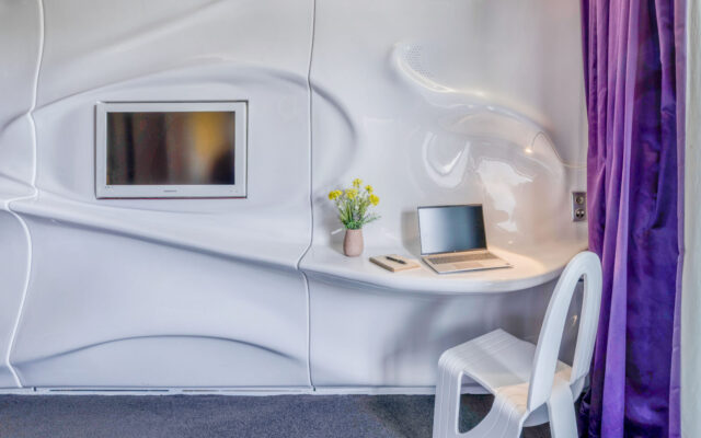 Studio supérieur - coin bureau